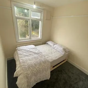Room- Near London Airport And Close To Restaurants Shops And Dunstable Hospital Guest house Luton (Bedfordshire)